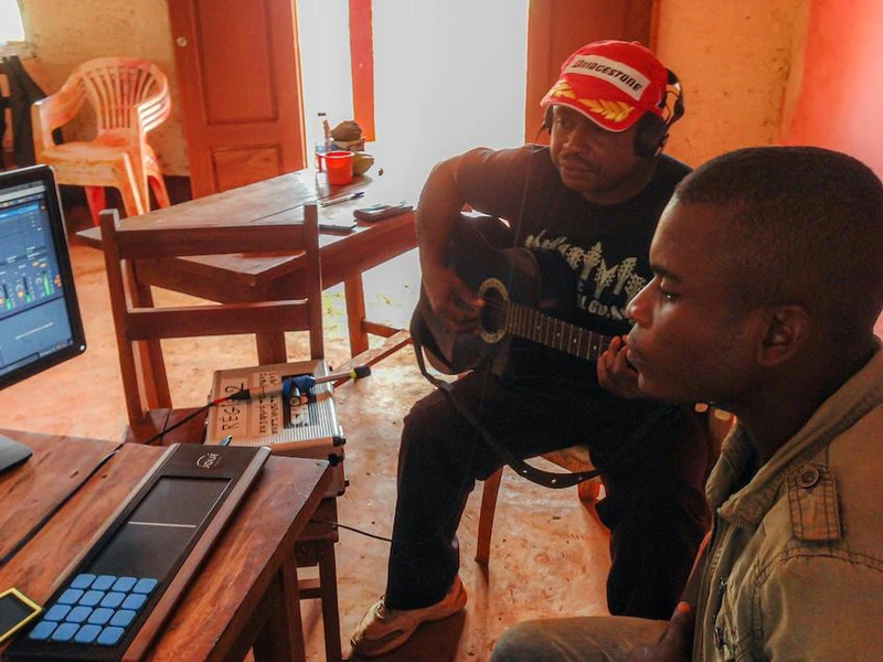 Musical immersion with the Joué in Cameroon